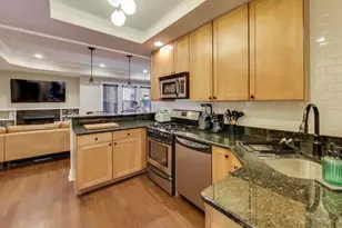 528 W Cornelia Ave, Chicago, IL 60657 - Photo 8