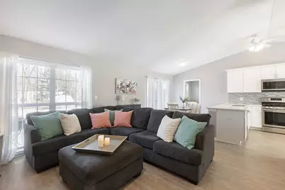 1041 Wimbledon Drive, Island Lake, IL 60042 - Photo 8