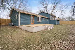 1414 W Northeast Shore Dr, Holiday Hills, IL 60051 - Photo 2