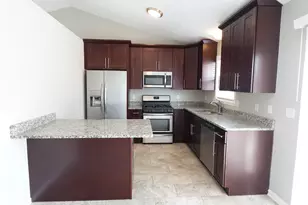 2140 Maxine Ln, Rockford, IL 61102 - Photo 6