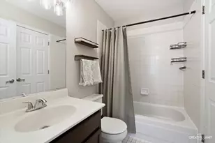 1247 Sandhurst Ln, South Elgin, IL 60177 - Photo 4