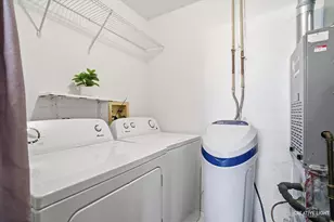 1247 Sandhurst Ln, South Elgin, IL 60177 - Photo 12