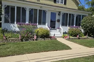 1619 N Riverside Dr, McHenry, IL 60050 - Photo 2