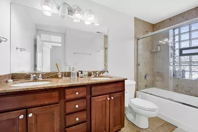 1608 W Byron Street #2E, Chicago, IL 60613 - Photo 14