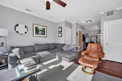 1608 W Byron Street #2E, Chicago, IL 60613 - Photo 4