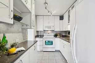 6157 N Sheridan Rd, Chicago, IL 60660 - Photo 2