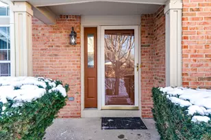 22 Ashford Ct, Lincolnshire, IL 60069 - Photo 2