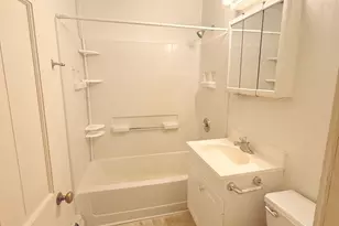 134 W State St, Sycamore, IL 60178 - Photo 4