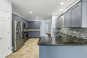 218 Goldenrod Dr, Elgin, IL 60124 - Photo 6