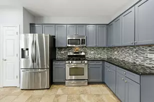 218 Goldenrod Dr, Elgin, IL 60124 - Photo 4