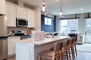 2226 Lake Shore Dr, Schaumburg, IL 60173 - Photo 6