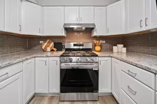 629 Derry Ct, Schaumburg, IL 60193 - Photo 8