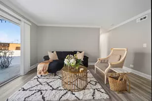 629 Derry Ct, Schaumburg, IL 60193 - Photo 2