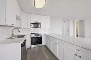 655 W Irving Park Rd, Chicago, IL 60613 - Photo 8