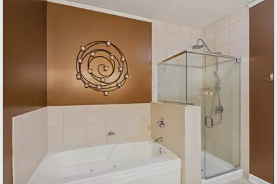 201 N Westshore Drive #107, Chicago, IL 60601 - Photo 18