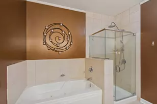 201 N Westshore Dr, Chicago, IL 60601 - Photo 18