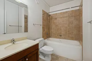 201 N Westshore Dr, Chicago, IL 60601 - Photo 22
