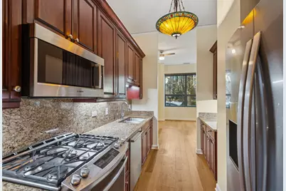 201 N Westshore Drive #107, Chicago, IL 60601 - Photo 4