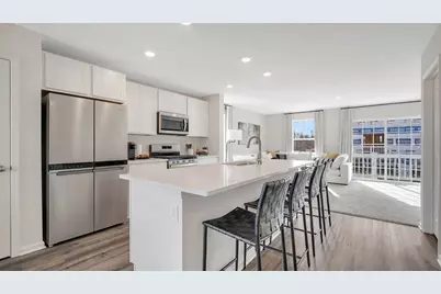 2224 Lakeshore Drive, Schaumburg, IL 60196 - Photo 4