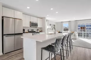 2224 Lake Shore Dr, Schaumburg, IL 60196 - Photo 4