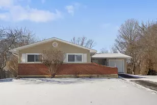 106 Cedar Ct, Schaumburg, IL 60193 - Photo 2