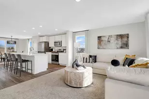 2228 Lake Shore Dr, Schaumburg, IL 60196 - Photo 2