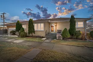 4855 N Sayre Ave, Chicago, IL 60656 - Photo 1
