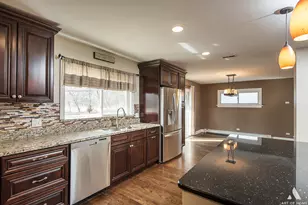 106 Sharon Dr, Sleepy Hollow, IL 60118 - Photo 10