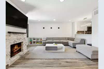 320 Sheridan Drive #2C, Willowbrook, IL 60527 - Photo 2