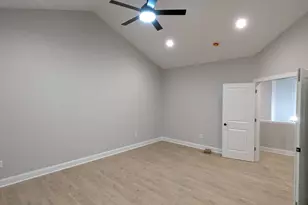 675 S Regulators St, Creston, IL 60113 - Photo 18