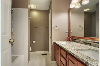 2050 Colchester Avenue, Hoffman Estates, IL 60192 - Photo 18