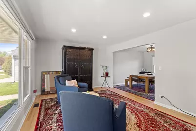 1120 Thompson Boulevard, Buffalo Grove, IL 60089 - Photo 4