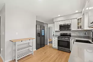 1120 Thompson Blvd, Buffalo Grove, IL 60089 - Photo 8