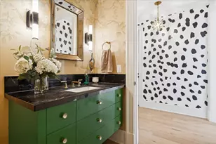 9 W Walton St, Chicago, IL 60610 - Photo 12