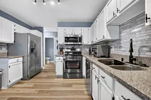 2069 Peach Tree Ln, Algonquin, IL 60102 - Photo 10