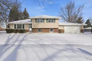 920 Gerald Ave, South Elgin, IL 60177 - Photo 1