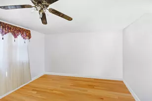 9748 S Van Vlissingen Rd, Chicago, IL 60617 - Photo 32