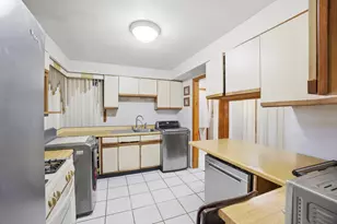 9748 S Van Vlissingen Rd, Chicago, IL 60617 - Photo 18