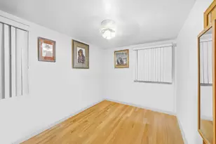 9748 S Van Vlissingen Rd, Chicago, IL 60617 - Photo 40