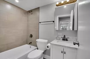 9725 S Karlov Ave, Oak Lawn, IL 60453 - Photo 12