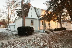 7913 S Oak St, Dixon, IL 61021 - Photo 4