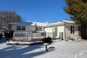 151 Rose Tree Ln, Lindenhurst, IL 60046 - Photo 2