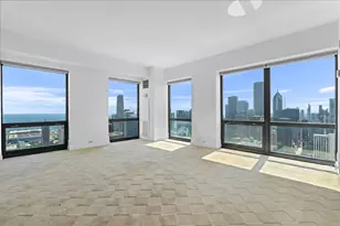 100 E Huron St, Chicago, IL 60611 - Photo 28