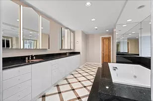 100 E Huron St, Chicago, IL 60611 - Photo 22