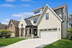 936 S Mitchell Ave, Elmhurst, IL 60126 - Photo 2