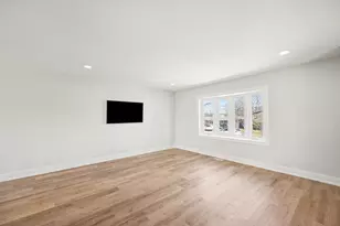 6920 Orchard Ln, Hanover Park, IL 60133 - Photo 6