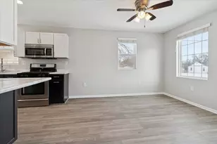 609 Trenton Ave, Rockford, IL 61102 - Photo 6