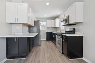 609 Trenton Ave, Rockford, IL 61102 - Photo 8