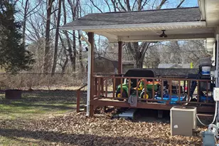 81 Dallas Dr, Harrisburg, IL 62946 - Photo 8