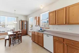 8 E Hague Dr, Antioch, IL 60002 - Photo 10